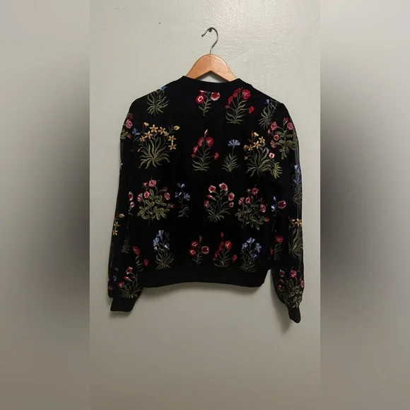 Elegant Black Floral Bomber Jacket - Picture 7 of 10
